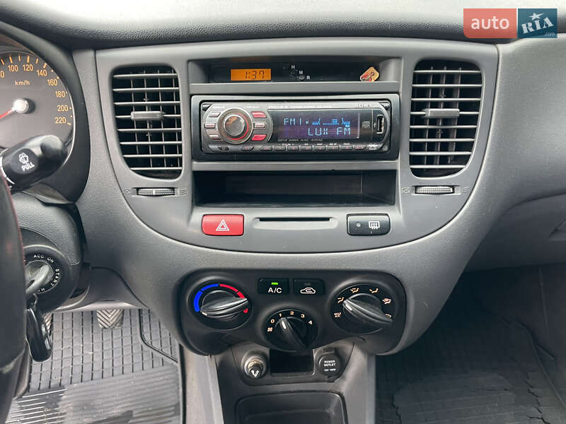 Седан Kia Rio 2007 в Полтаве