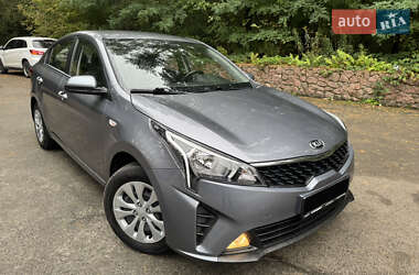 Седан Kia Rio 2021 в 