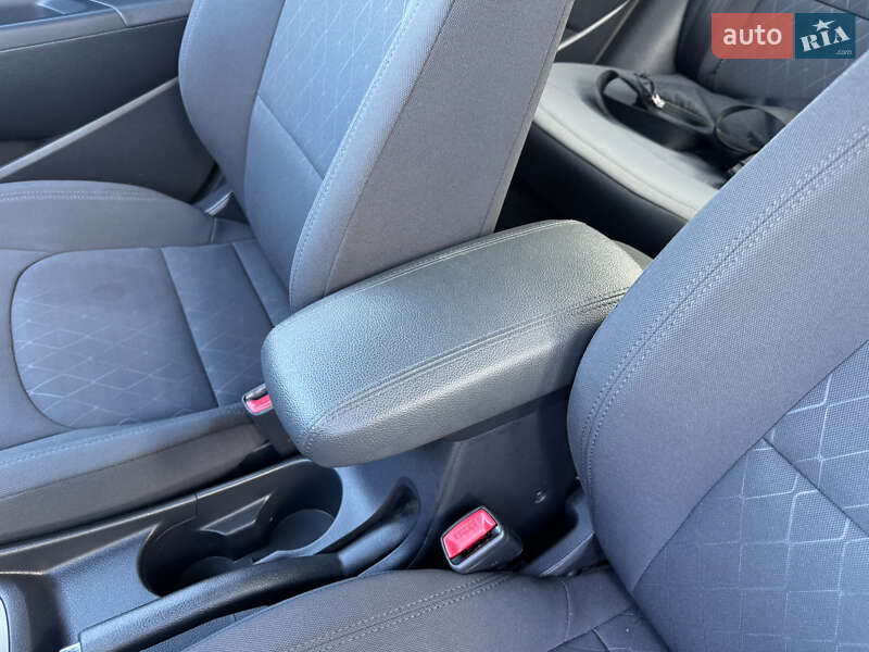Седан Kia Rio 2016 в Києві