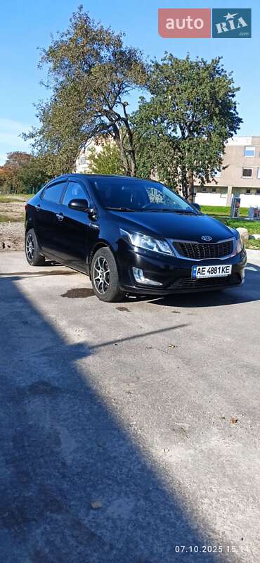 Седан Kia Rio 2011 в Кривом Роге