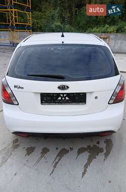 Хэтчбек Kia Rio 2010 в 