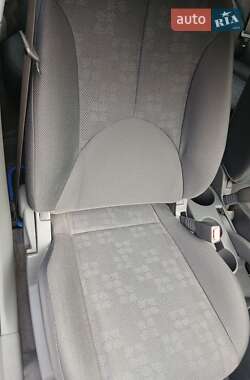 Хэтчбек Kia Rio 2010 в 