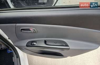 Хэтчбек Kia Rio 2010 в 