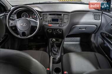 Хэтчбек Kia Rio 2011 в 