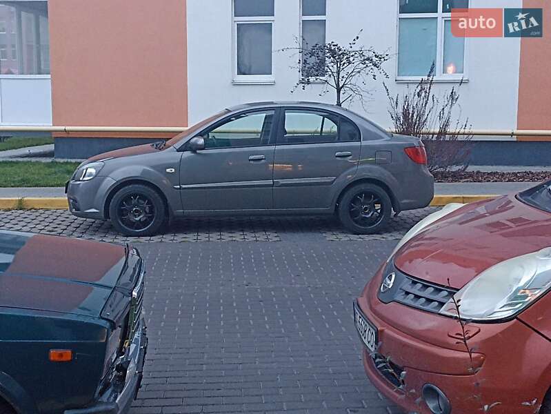 Хетчбек Kia Rio 2011 в Києві