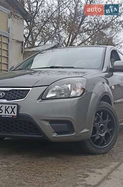 Хэтчбек Kia Rio 2011 в 