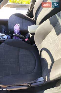 Хэтчбек Kia Rio 2012 в 