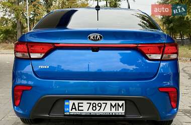 Седан Kia Rio 2018 в  фото 13 Седан Kia Rio 2018 в
