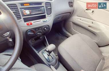 Хэтчбек Kia Rio 2006 в  фото 11 Хэтчбек Kia Rio 2006 в
