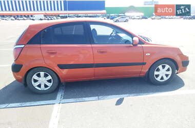 Хэтчбек Kia Rio 2007 в  фото 4 Хэтчбек Kia Rio 2007 в