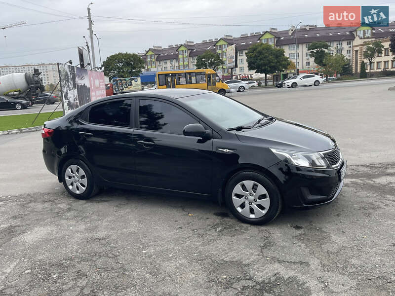Седан Kia Rio 2013 в Киеве