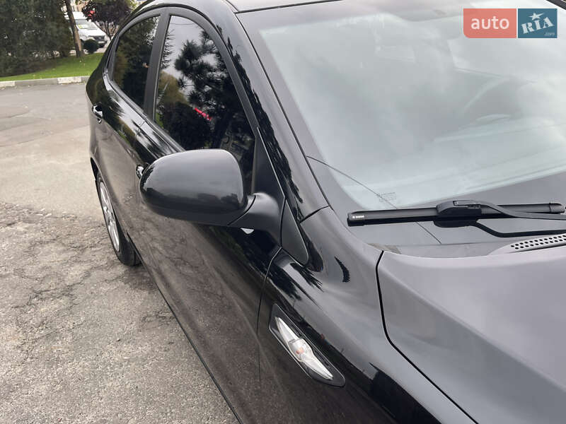 Седан Kia Rio 2013 в Киеве