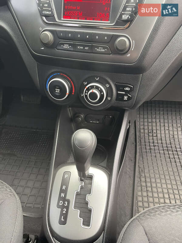 Седан Kia Rio 2013 в Киеве