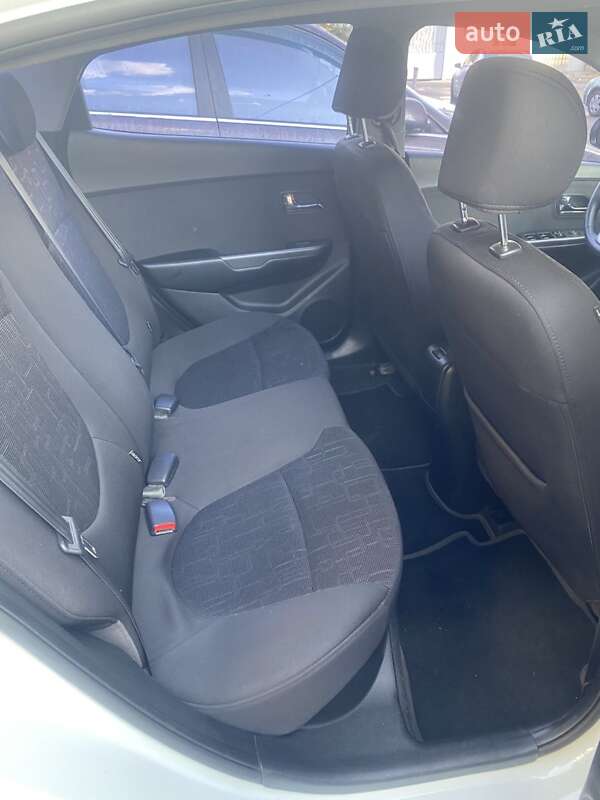 Седан Kia Rio 2012 в Киеве фото 23 Седан Kia Rio 2012 в Киеве