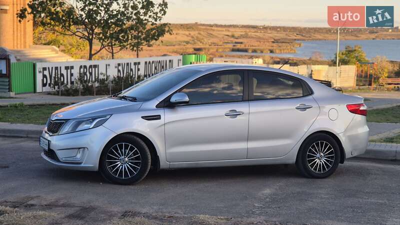 Седан Kia Rio 2013 в Миколаєві