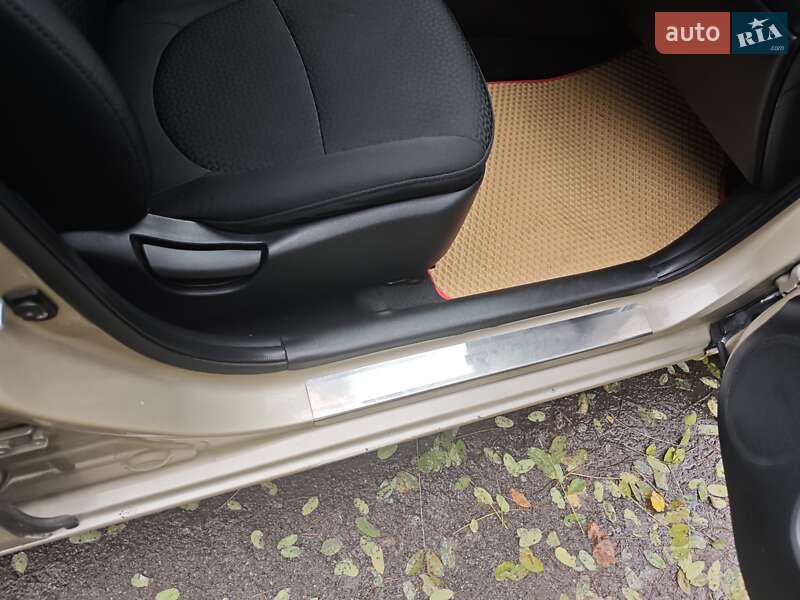 Седан Kia Rio 2012 в Киеве фото 18 Седан Kia Rio 2012 в Киеве