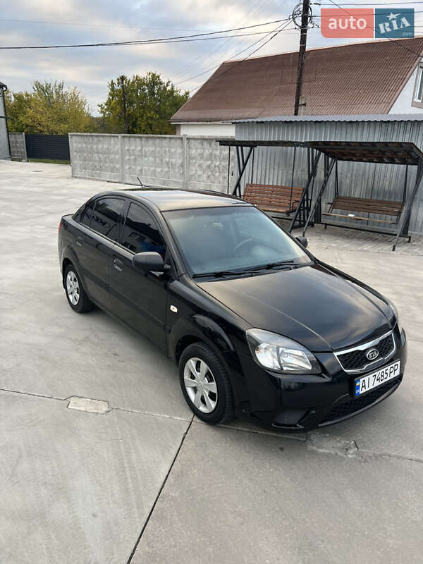 Седан Kia Rio 2010 в Белой Церкви