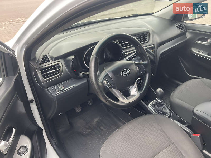 Седан Kia Rio 2014 в Киеве фото 7 Седан Kia Rio 2014 в Киеве