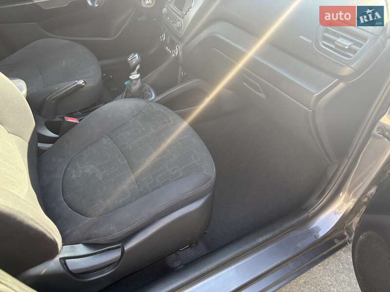Седан Kia Rio 2012 в Києві