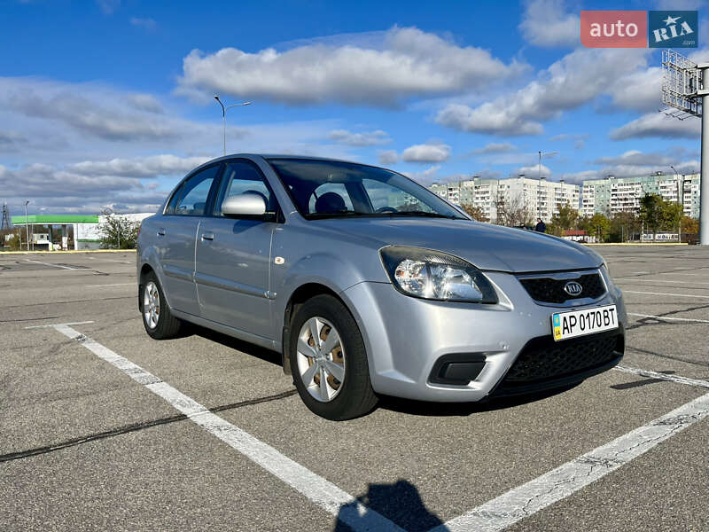 Седан Kia Rio 2010 в Запоріжжі