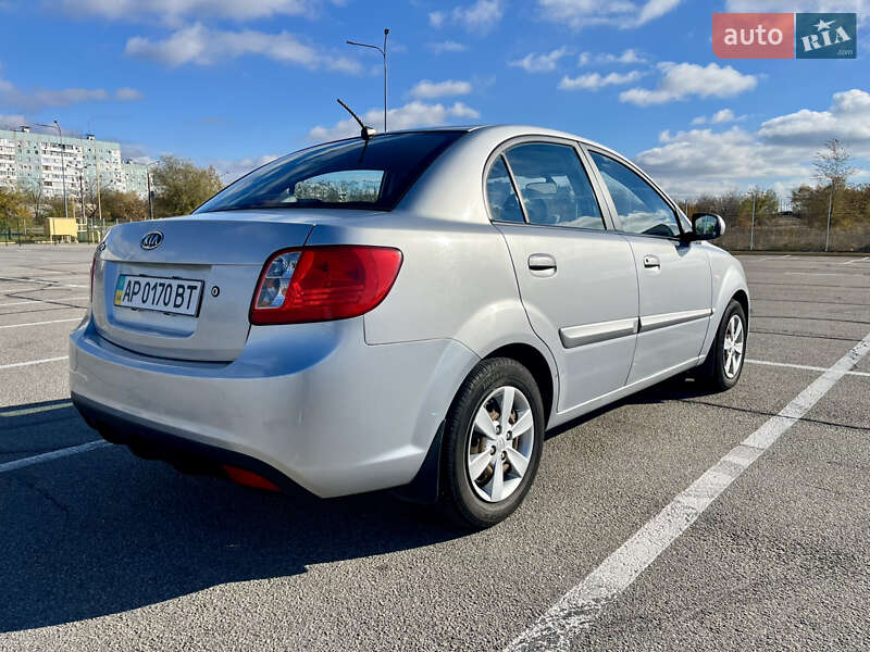 Седан Kia Rio 2010 в Запоріжжі