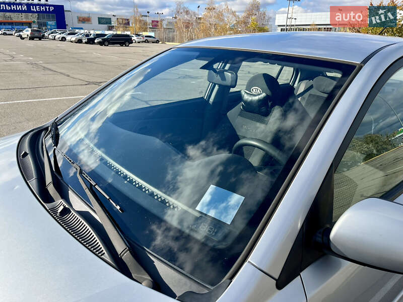 Седан Kia Rio 2010 в Запоріжжі