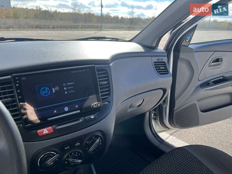Седан Kia Rio 2010 в Запоріжжі