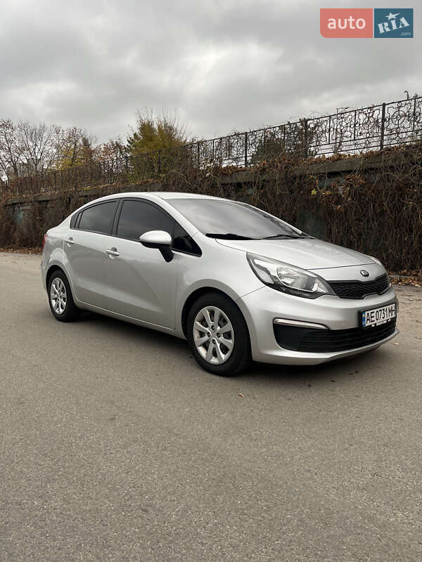 Седан Kia Rio 2015 в Днепре