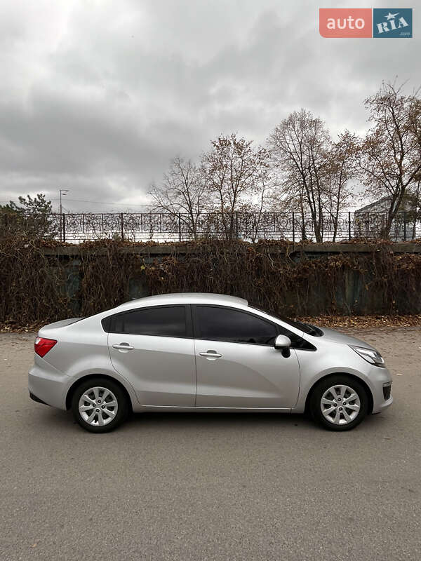 Седан Kia Rio 2015 в Днепре