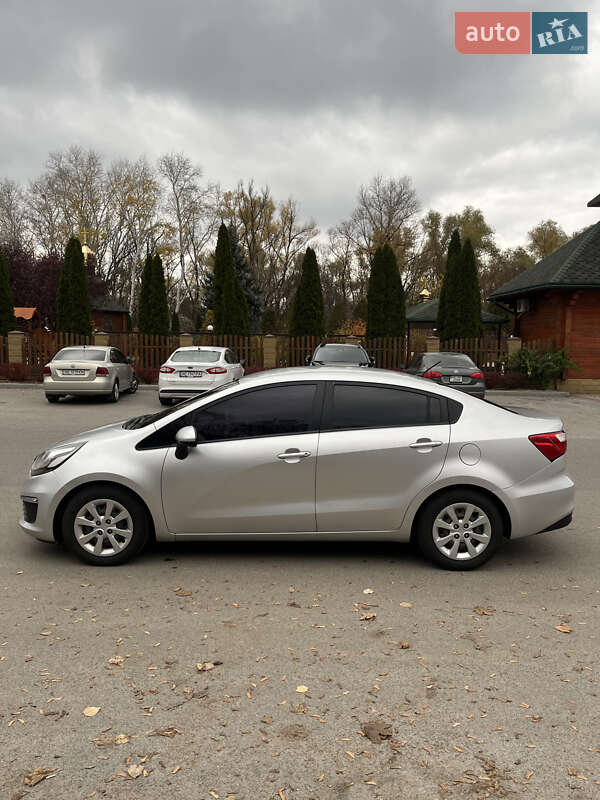 Седан Kia Rio 2015 в Днепре