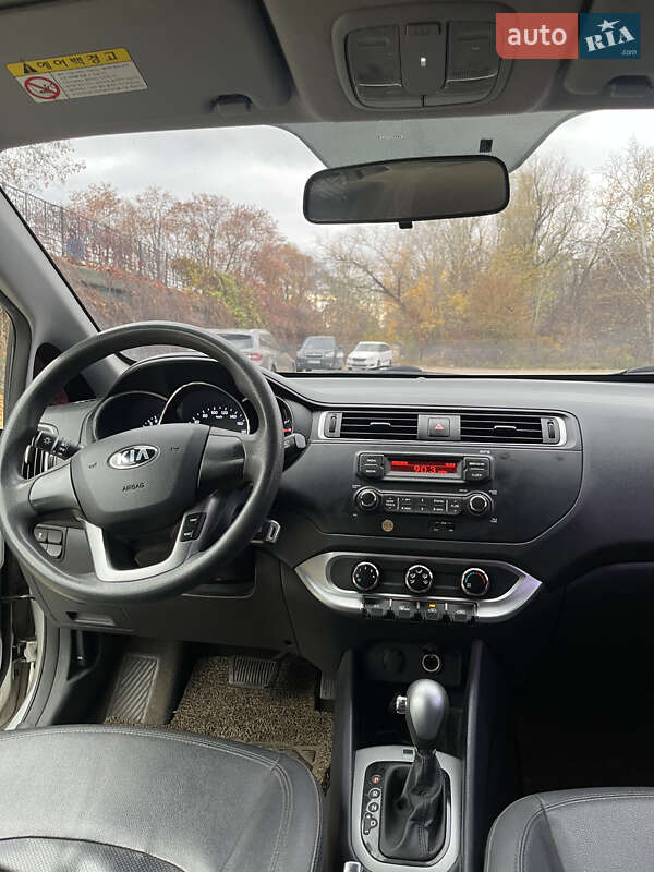Седан Kia Rio 2015 в Днепре