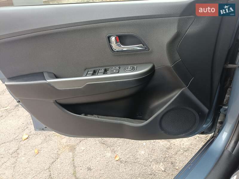 Седан Kia Rio 2012 в Львові