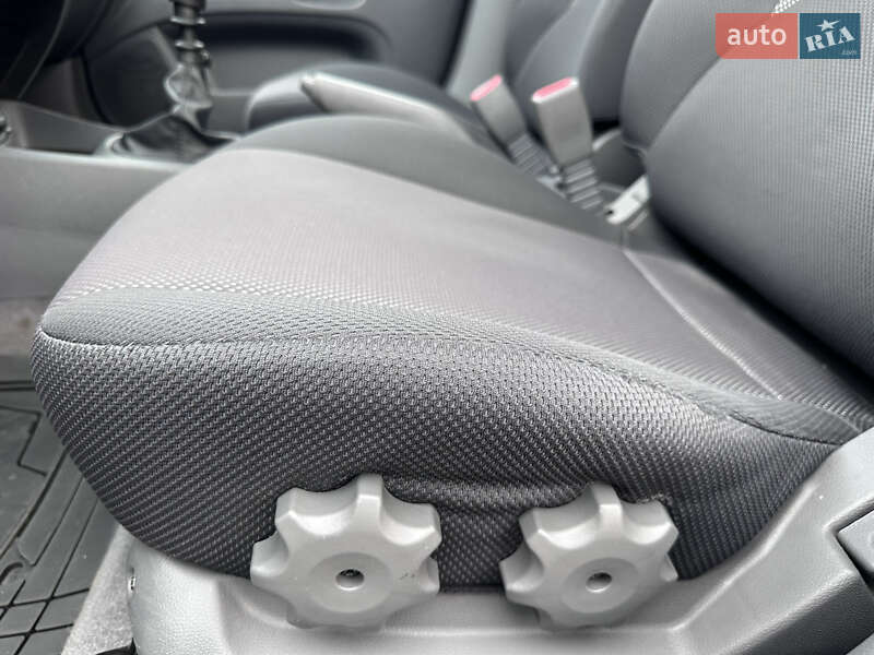 Хэтчбек Kia Rio 2007 в Киеве фото 47 Хэтчбек Kia Rio 2007 в Киеве