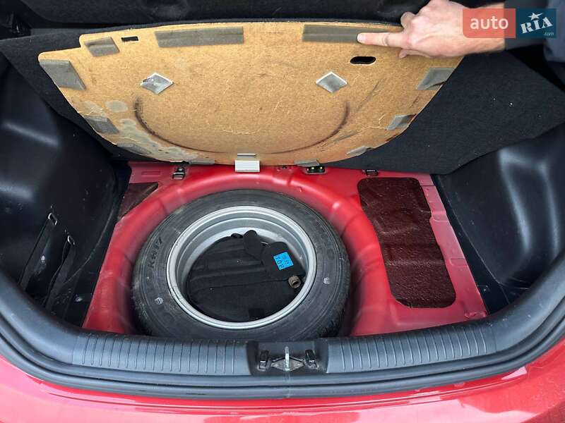 Хэтчбек Kia Rio 2012 в Полтаве