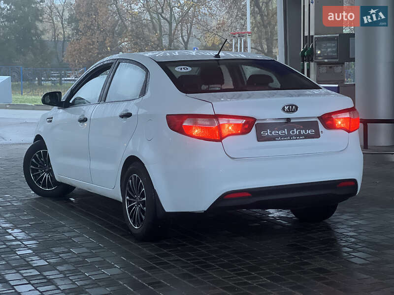 Седан Kia Rio 2012 в Николаеве