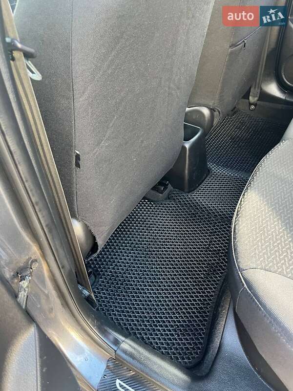 Седан Kia Rio 2012 в Полтаве