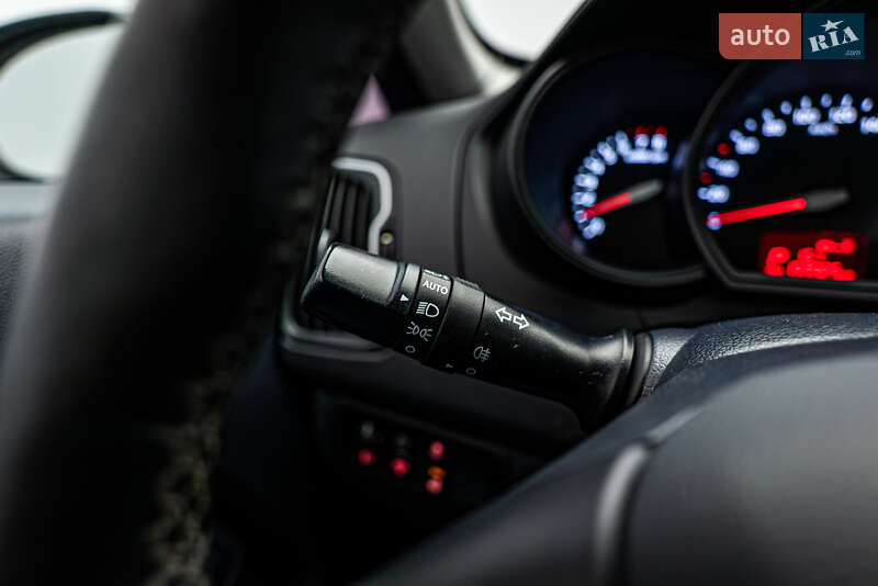 Седан Kia Rio 2016 в Киеве фото 14 Седан Kia Rio 2016 в Киеве