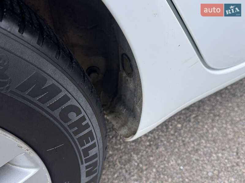 Седан Kia Rio 2014 в Киеве фото 12 Седан Kia Rio 2014 в Киеве