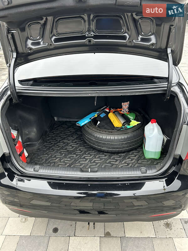 Седан Kia Rio 2012 в Полтаве