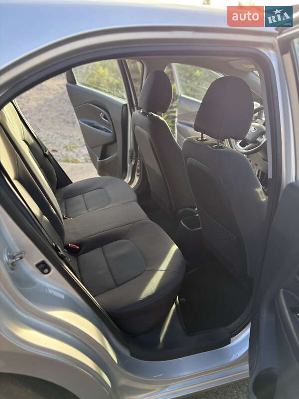 Хетчбек Kia Rio 2012 в Києві