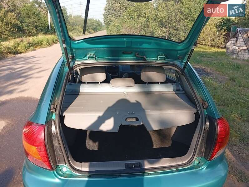 Универсал Kia Rio 2000 в Чугуеве