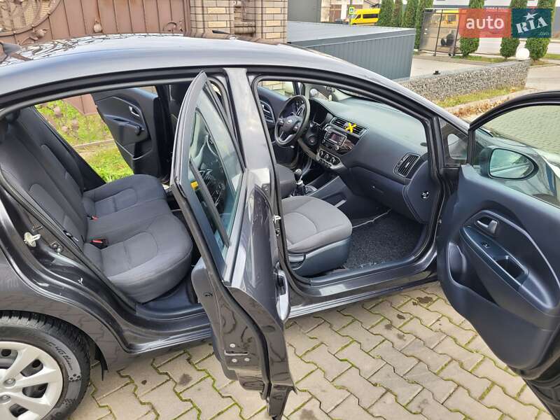 Седан Kia Rio 2016 в Ивано-Франковске
