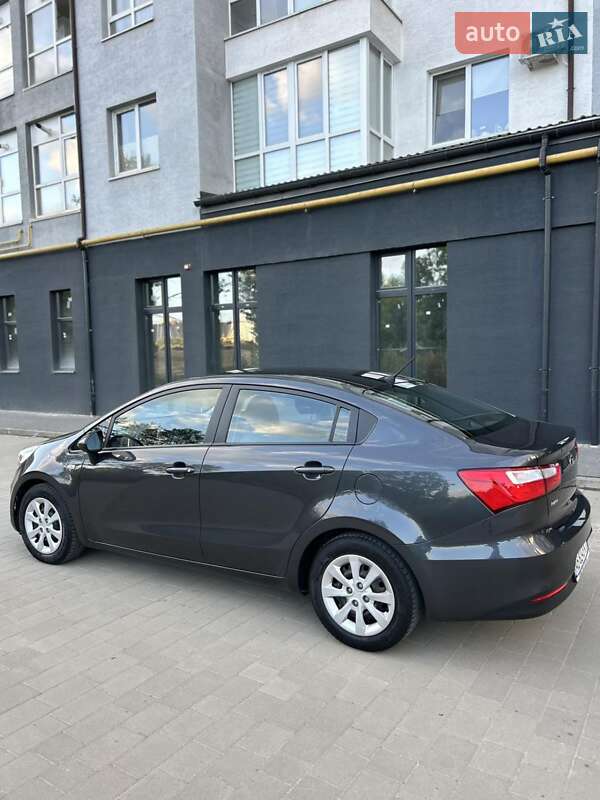 Седан Kia Rio 2016 в Ивано-Франковске