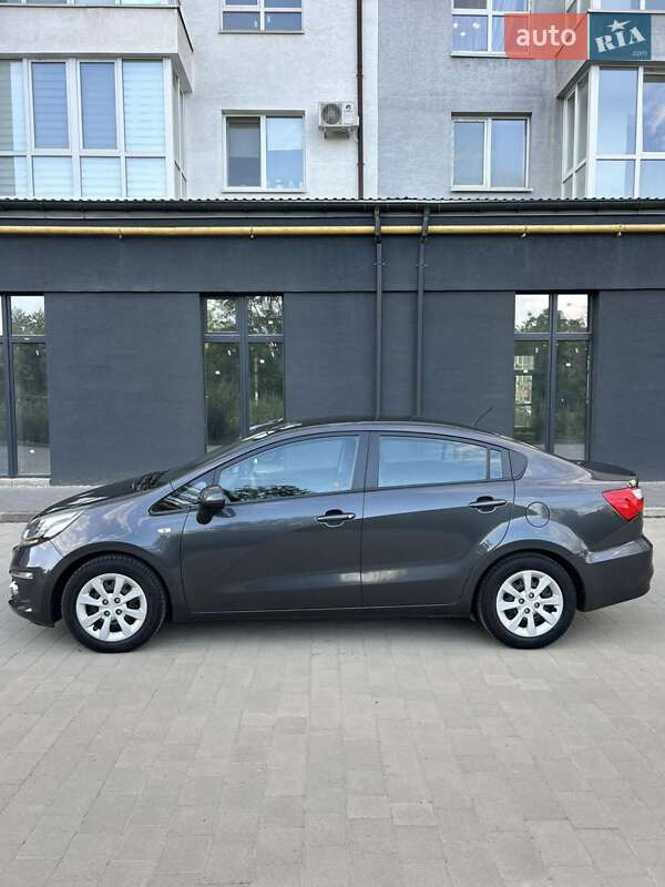 Седан Kia Rio 2016 в Ивано-Франковске