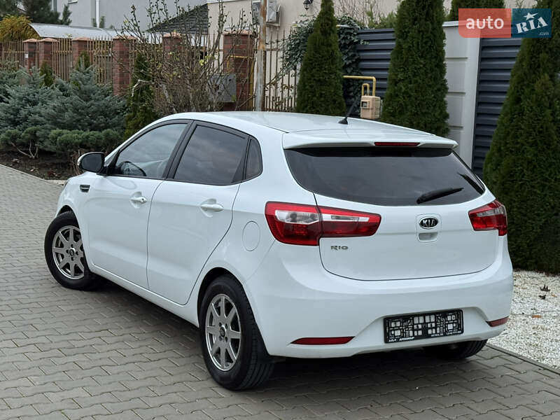 Хэтчбек Kia Rio 2012 в Одессе