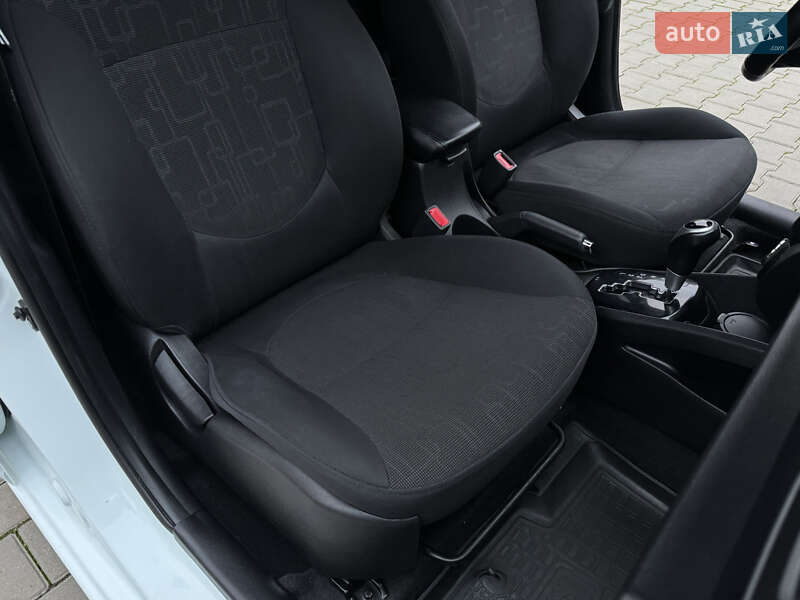 Хэтчбек Kia Rio 2012 в Одессе