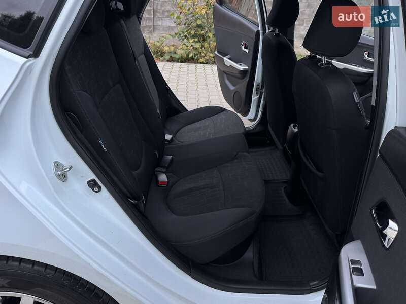 Хэтчбек Kia Rio 2012 в Одессе