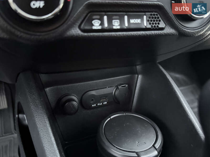 Хэтчбек Kia Rio 2012 в Одессе