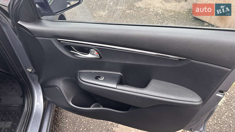 Седан Kia Rio 2018 в Киеве фото 15 Седан Kia Rio 2018 в Киеве