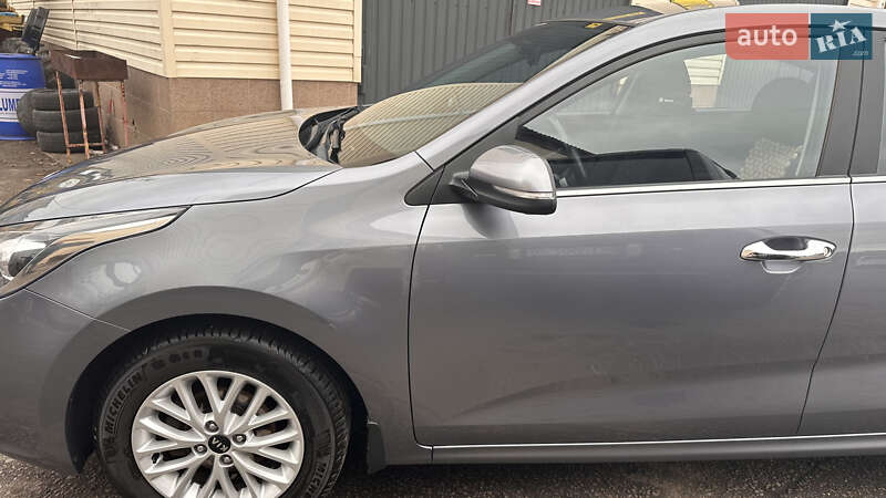 Седан Kia Rio 2018 в Киеве фото 19 Седан Kia Rio 2018 в Киеве